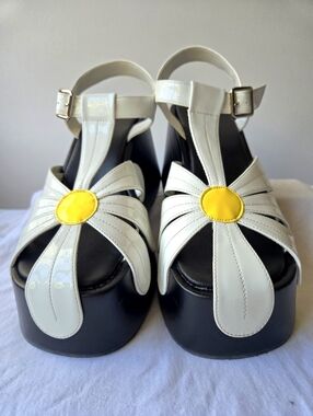 dELiA*s by Dolls Kill 'Forever Frolicking' Womens Daisy Platform Sandals Size 10